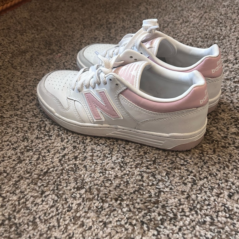 New Balance White and Light Pink women’s Sneakers size 8